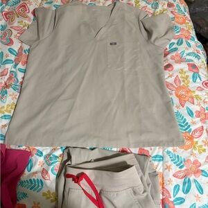 Figs scrub set in “Bone”